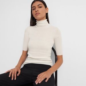 NWT Theory Leenda Short-Sleeve Turtleneck in Regal Wool Size L in new Avory